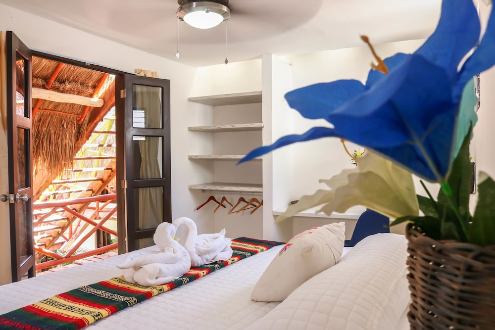 Suite, 1 King Bed, Garden View - Photo 9