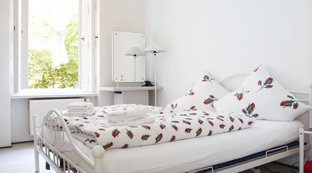 Economy Double Room, 1 Bedroom, Kitchenette photo 2