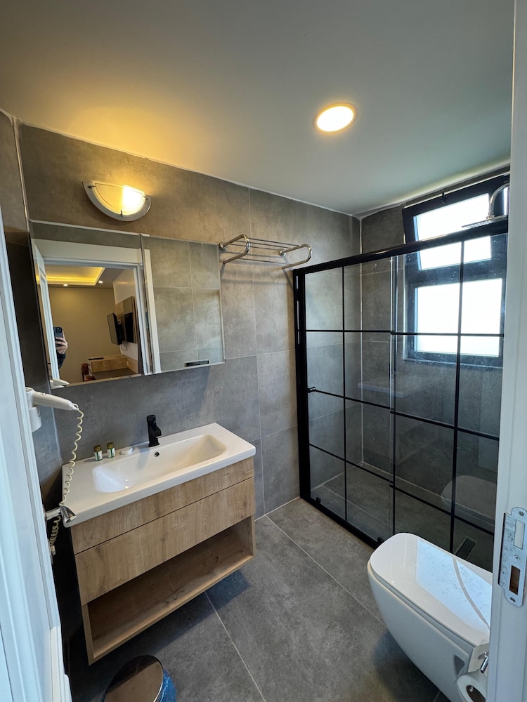 Deluxe Triple Room, Balcony, Sea View photo 2