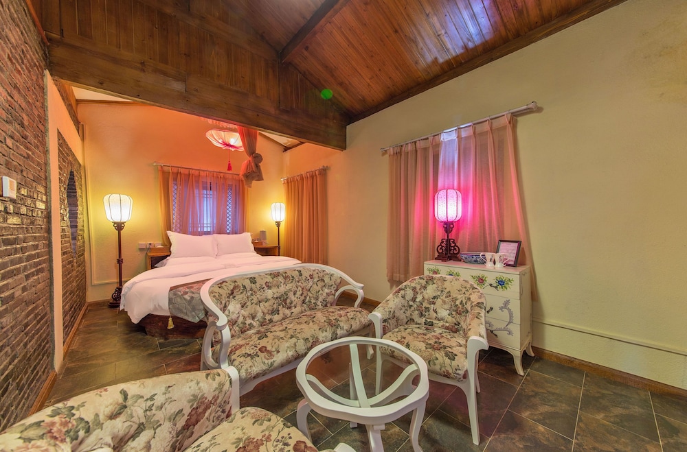 Honeymoon Suite