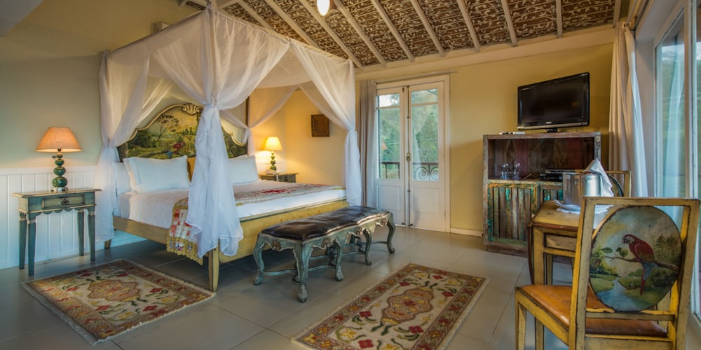 Premier Suite, 1 King Bed, Hot Tub, Partial Ocean View photo 1