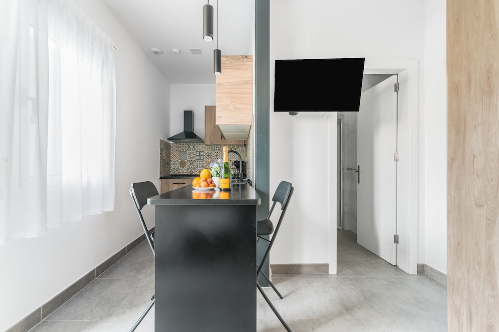 Basic Studio (102)