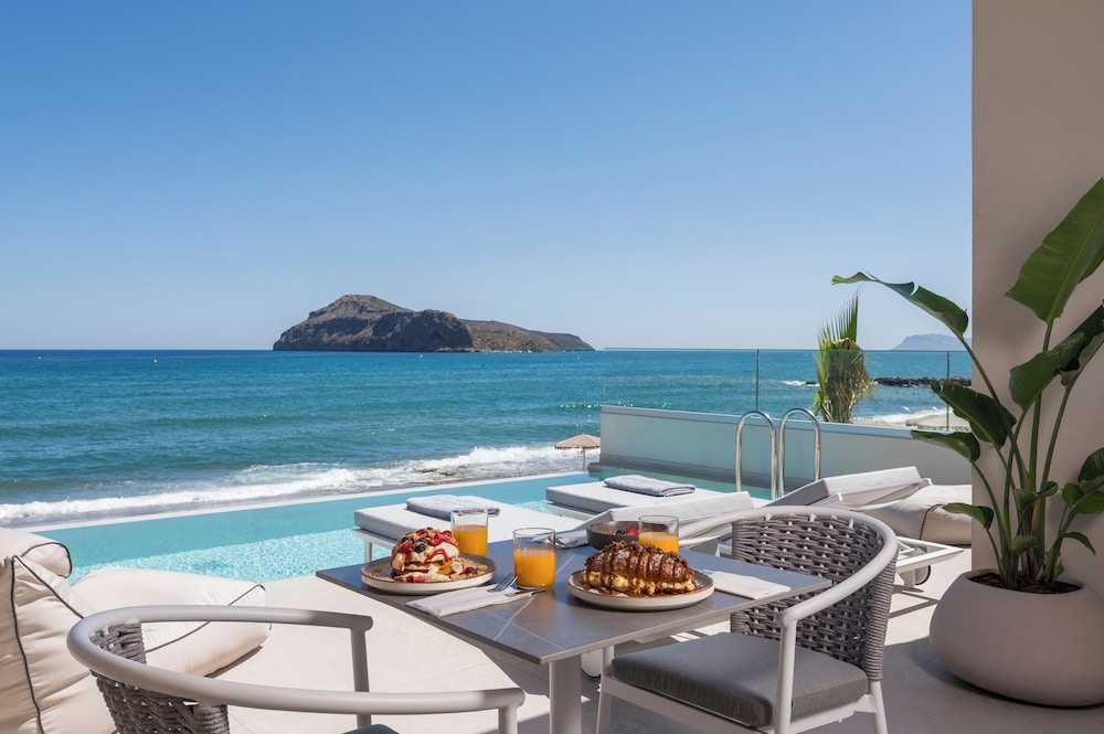 Sunrise Suite - Two Bedrooms with Private Pool and Beach Access