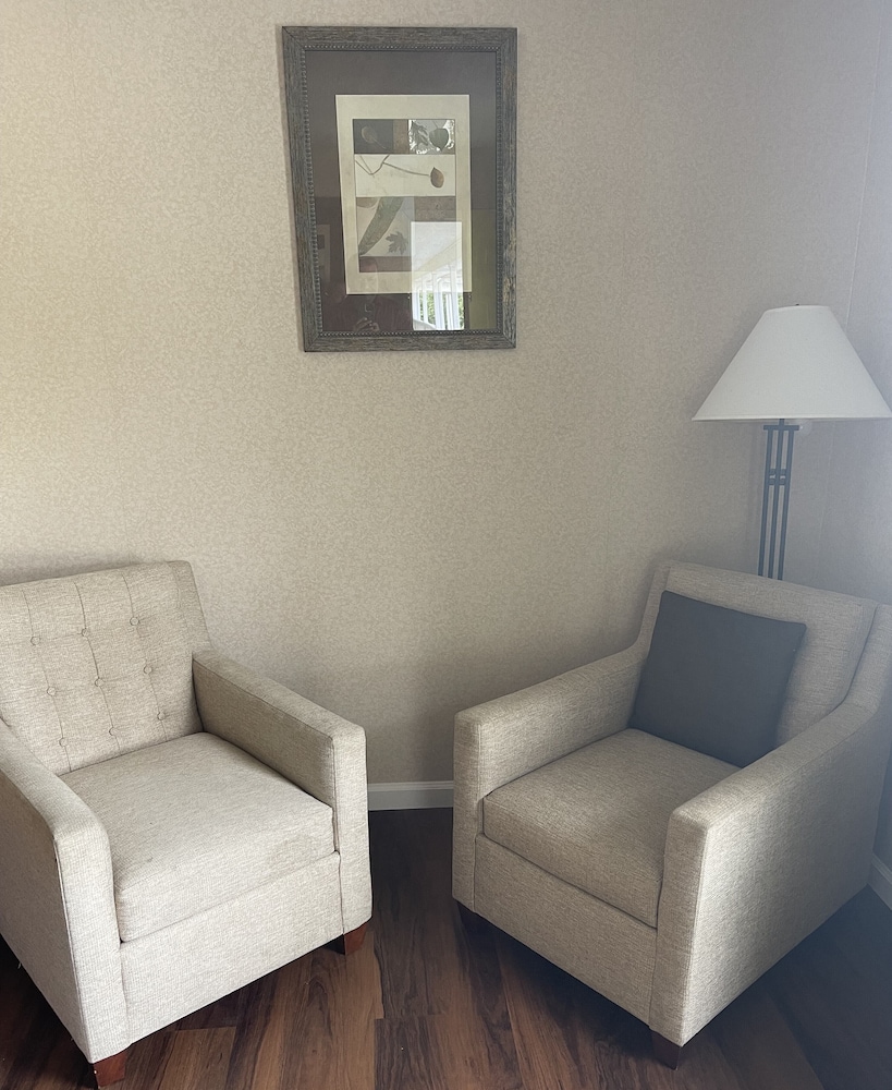 Suite, 1 King Bed, Non Smoking, Jetted Tub photo 1