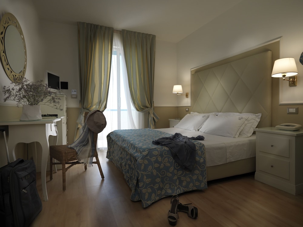 Comfort Room, Partial Sea View (Beach Access Included)