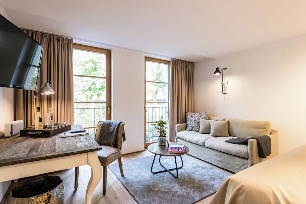 Superior Room, 1 King Bed, Garden View