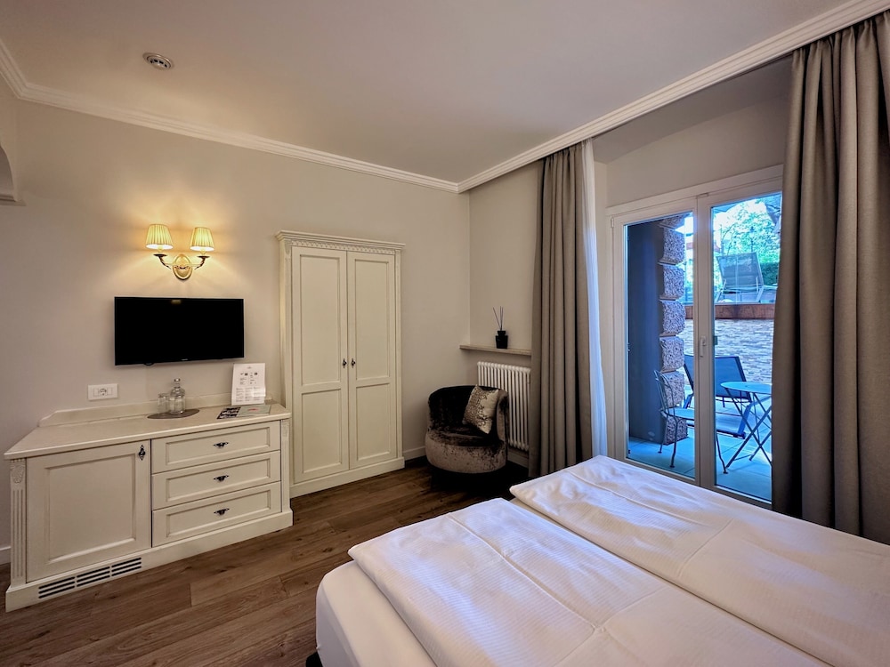 Deluxe Room, Pool Access, Ground Floor photo 3