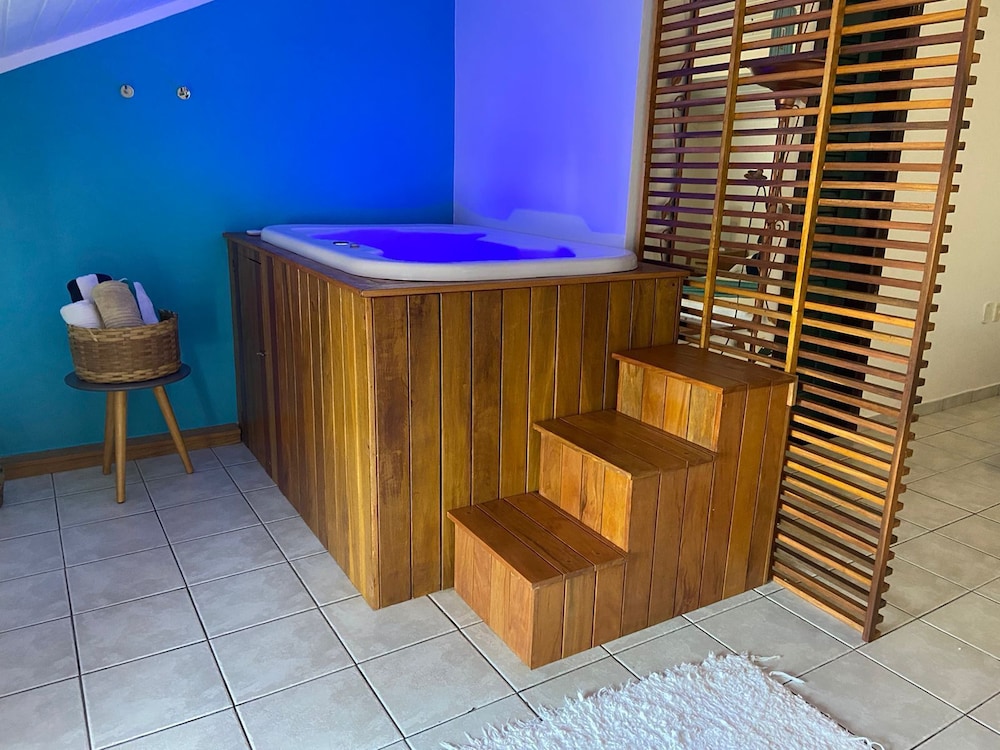 Superior Room, 1 Bedroom, Jetted Tub, Pool View photo 3