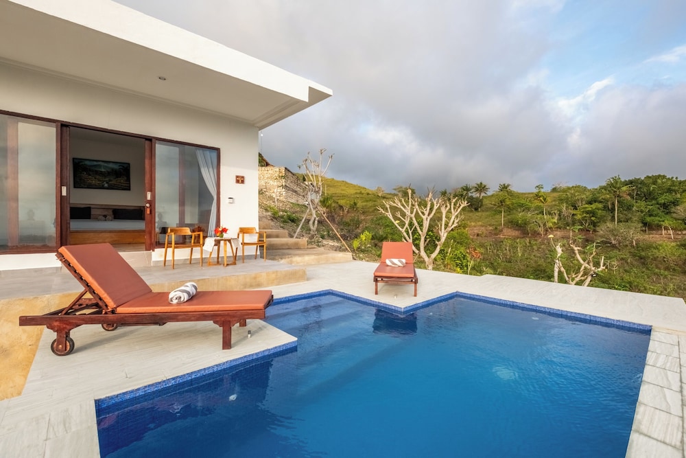 Deluxe Double Room, Private Pool, Hill View photo 2