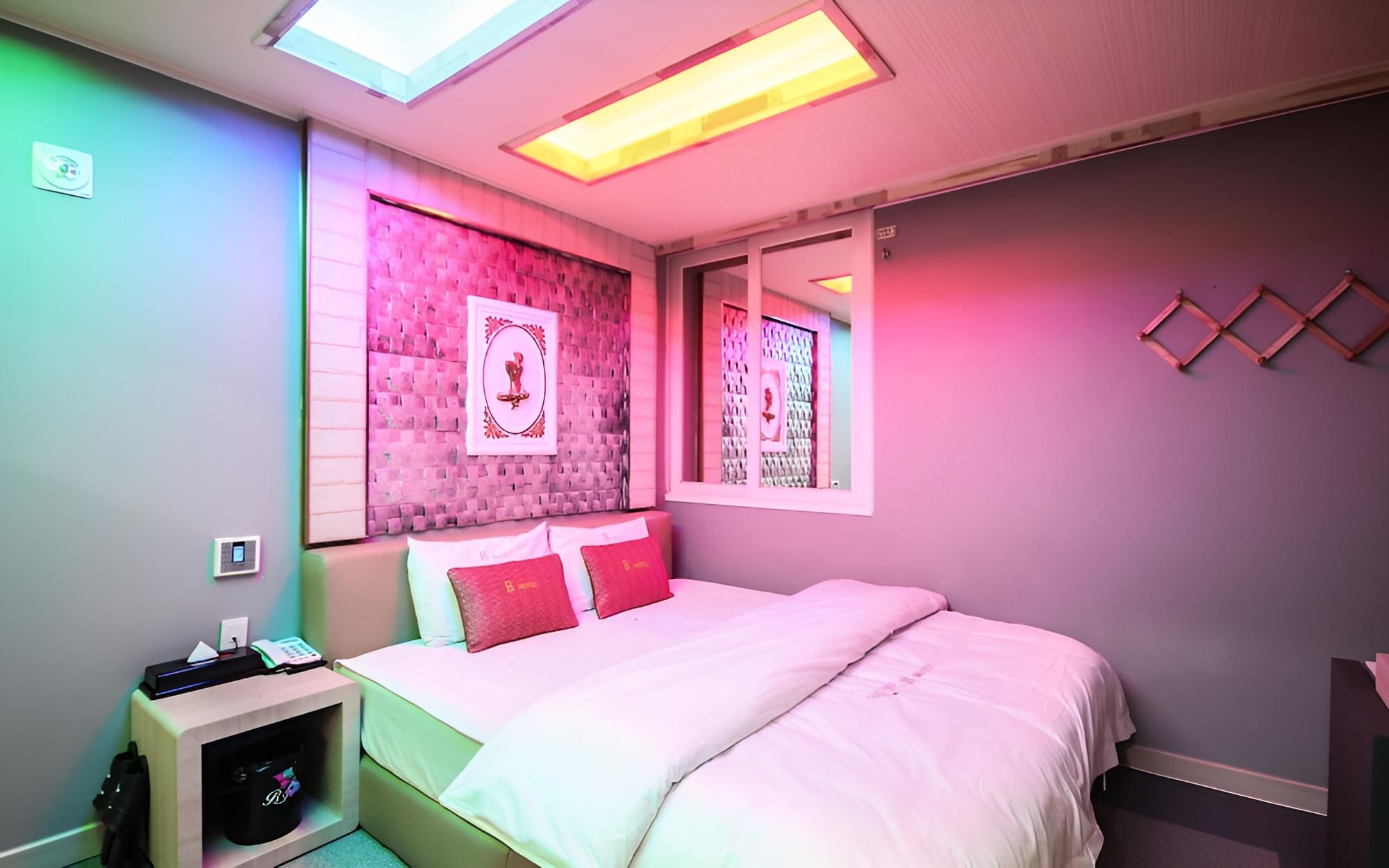 Room (Standard Room) - Photo 8