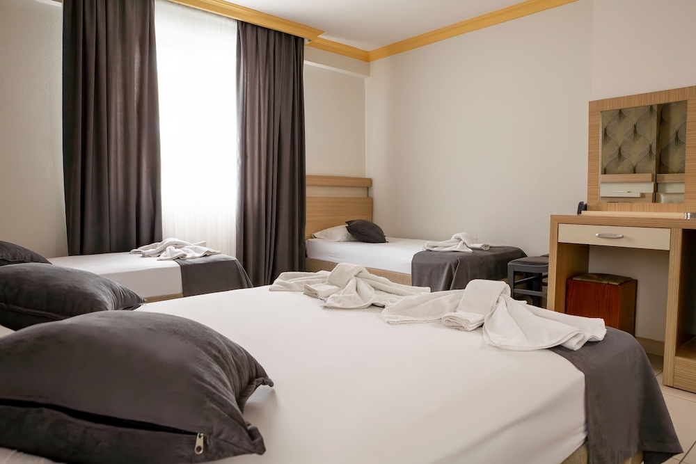 Standard Triple Room photo 2