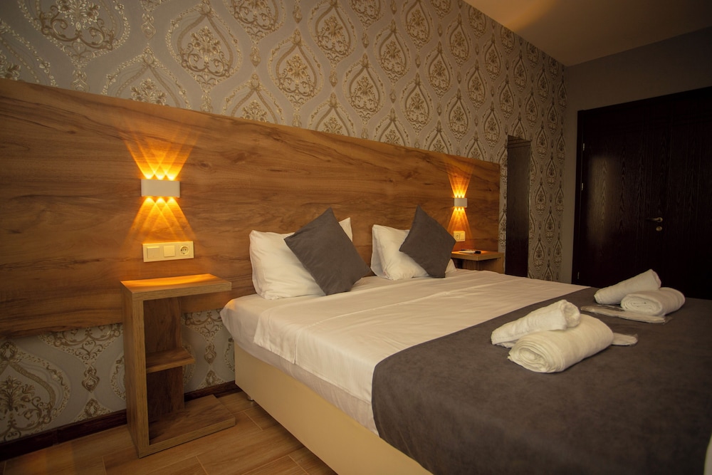 Classic Suite, Balcony, Courtyard View
