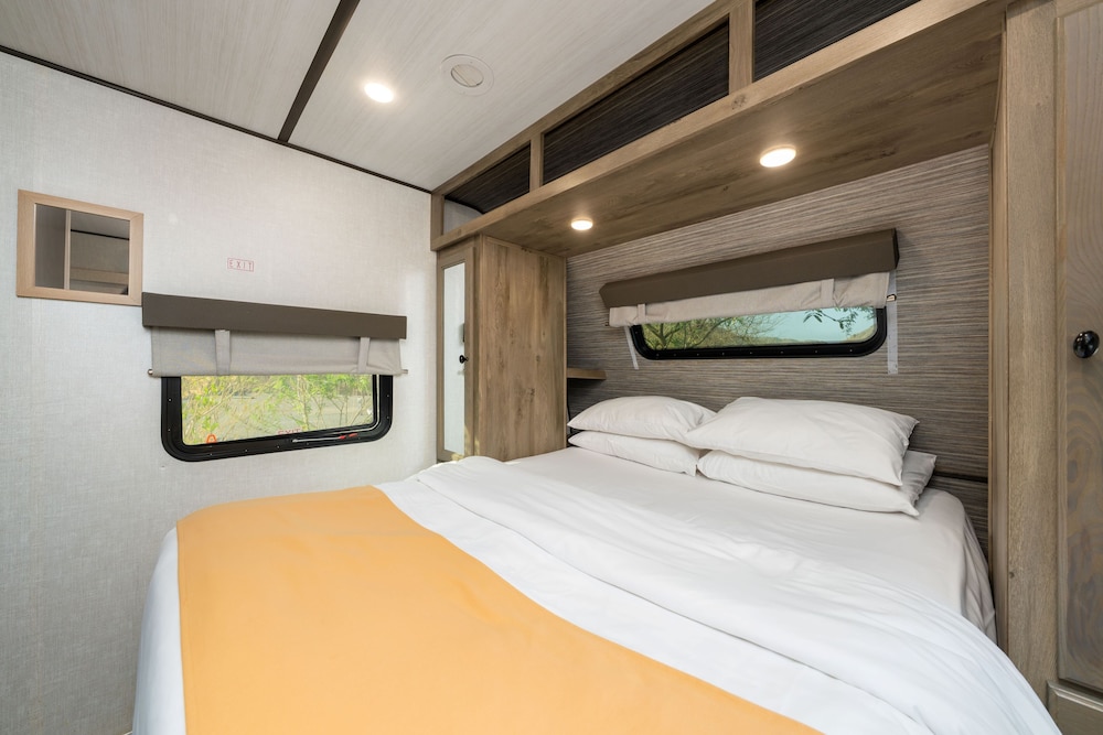 Deluxe Campers for Families and dog-friendly plus Adventure Activities photo 2