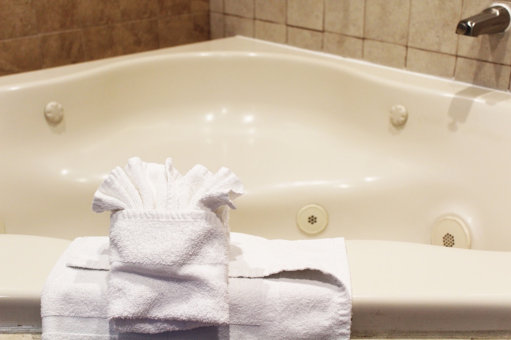 Suite, 1 King Bed, Jetted Tub