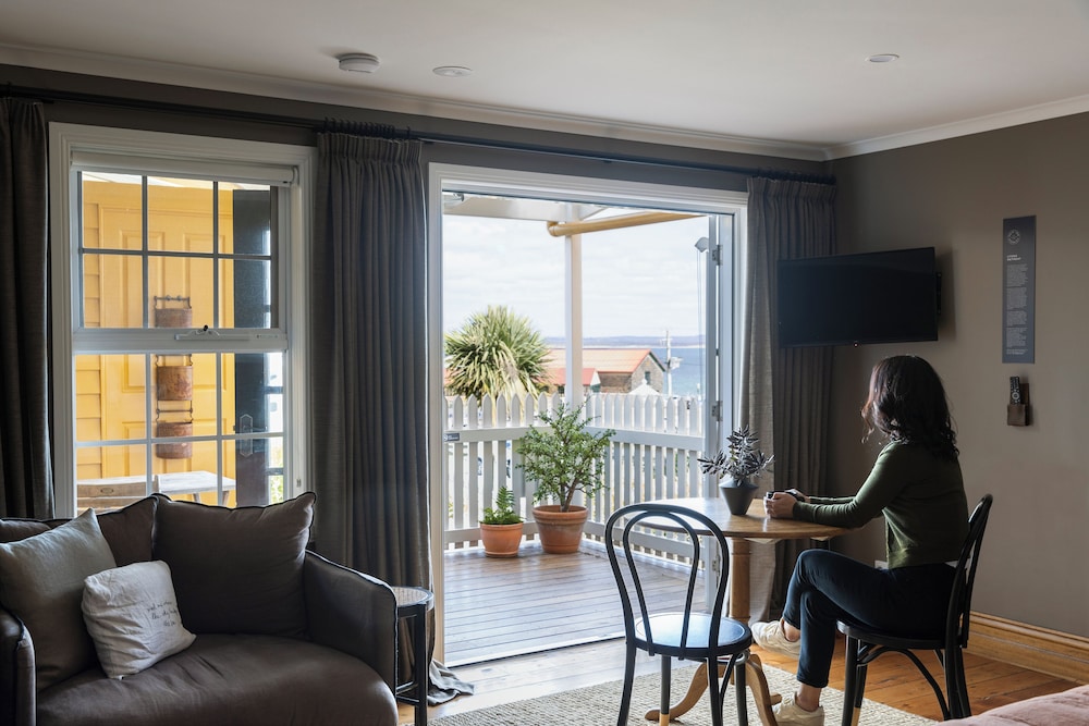 Deluxe Double or Twin Room, Sea View, Courtyard Area photo 2