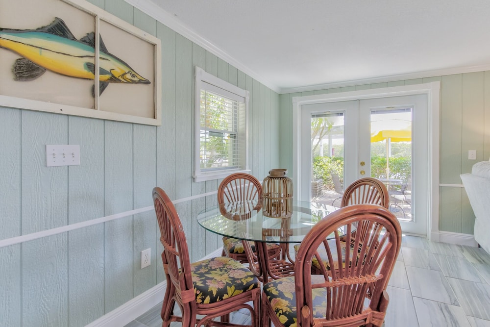 One Bedroom Waterfront Cottage #1821 - No Pets Allowed photo 3
