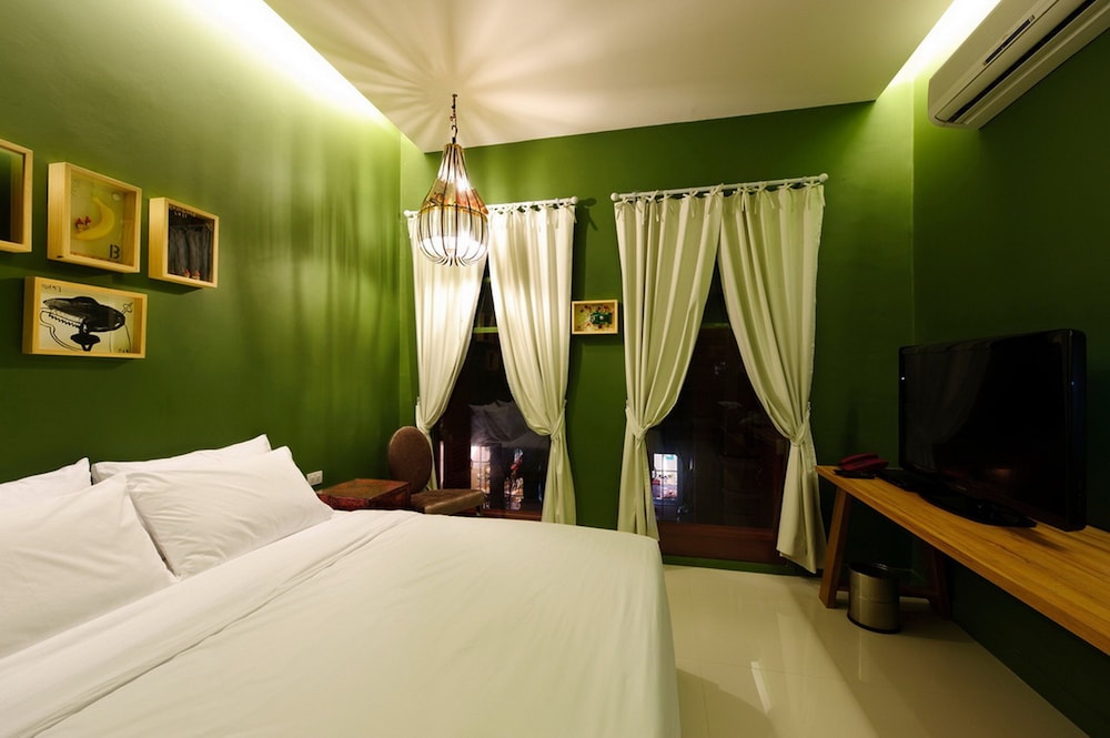 Superior Room with Window - Photo 9