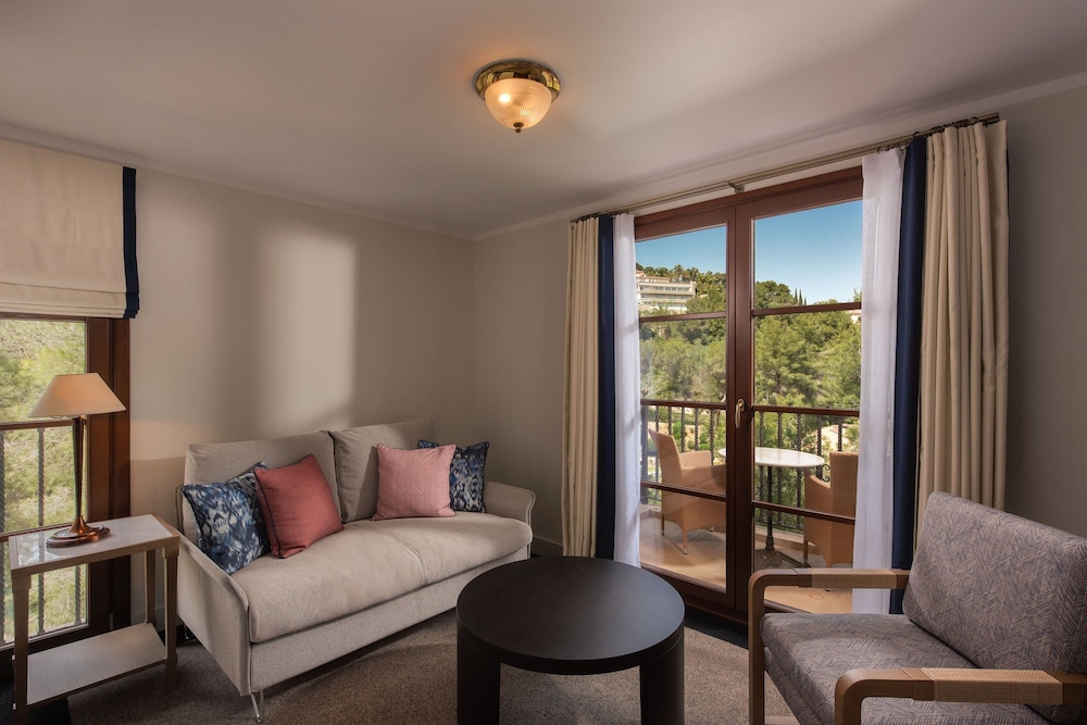 Deluxe Room, 2 Bedrooms, Garden View (Balcony)