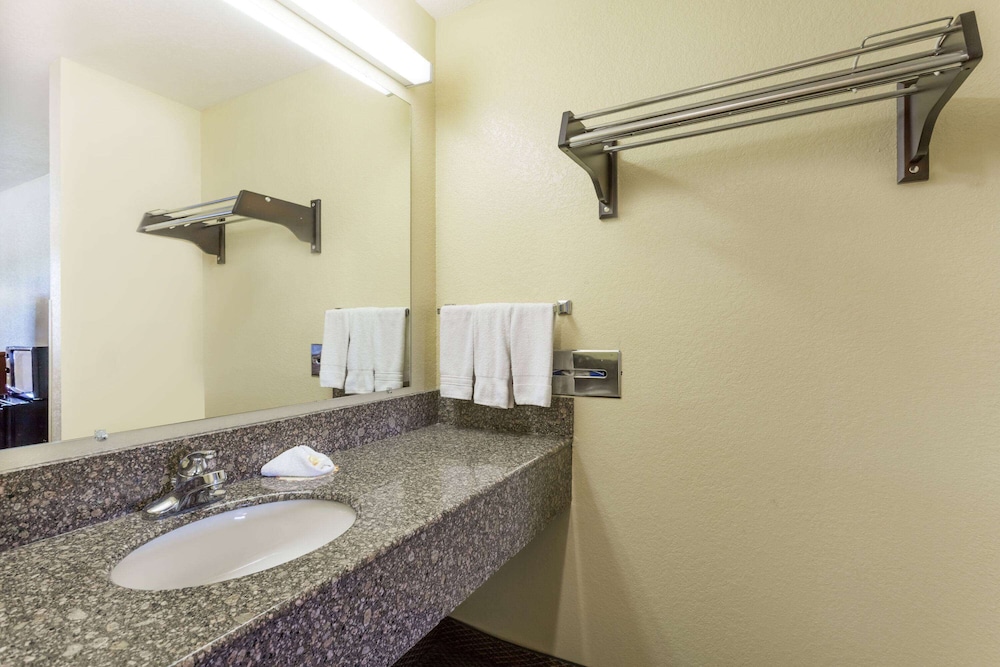 Business Room, 2 Double Beds, Non Smoking (Interior Room) - Photo 5