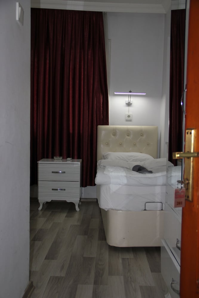 Single Room photo 3