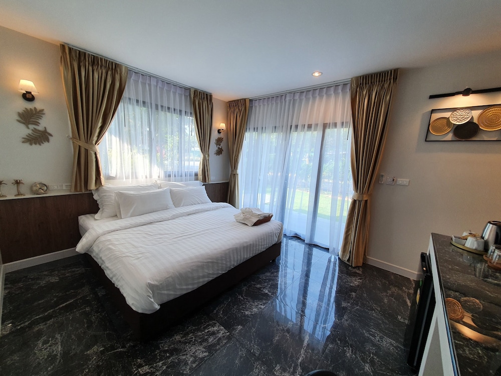 Deluxe Room - Photo 1