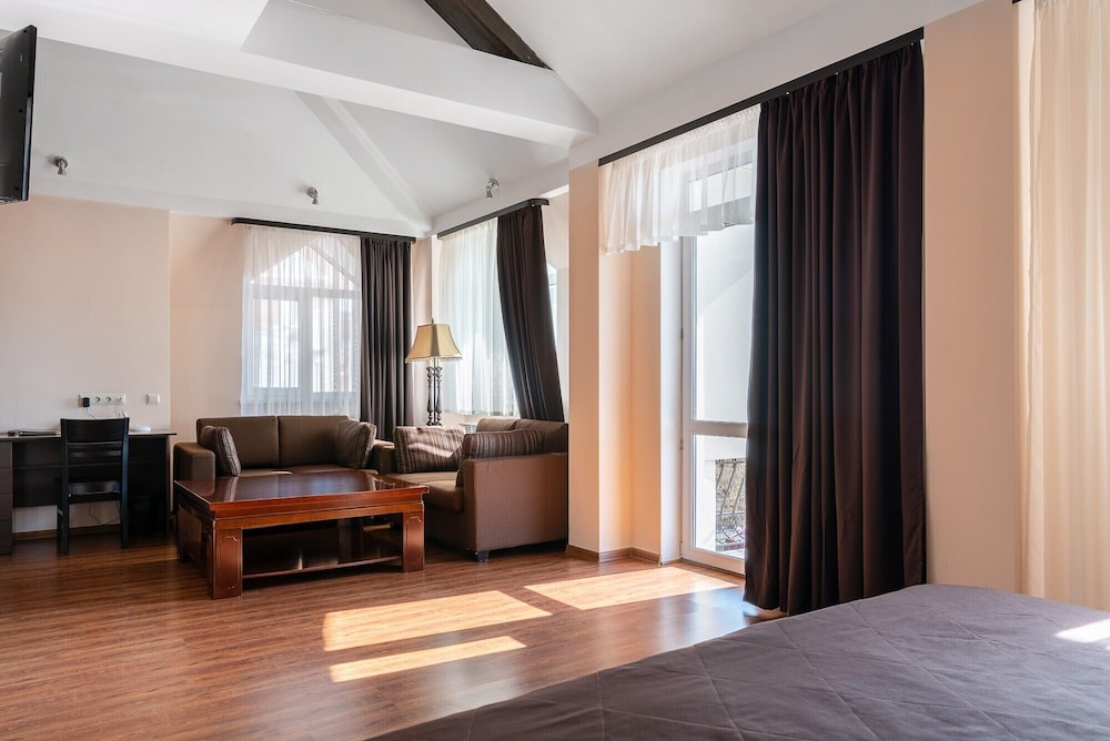 Grand Suite, 2 Bedrooms, City View photo 3