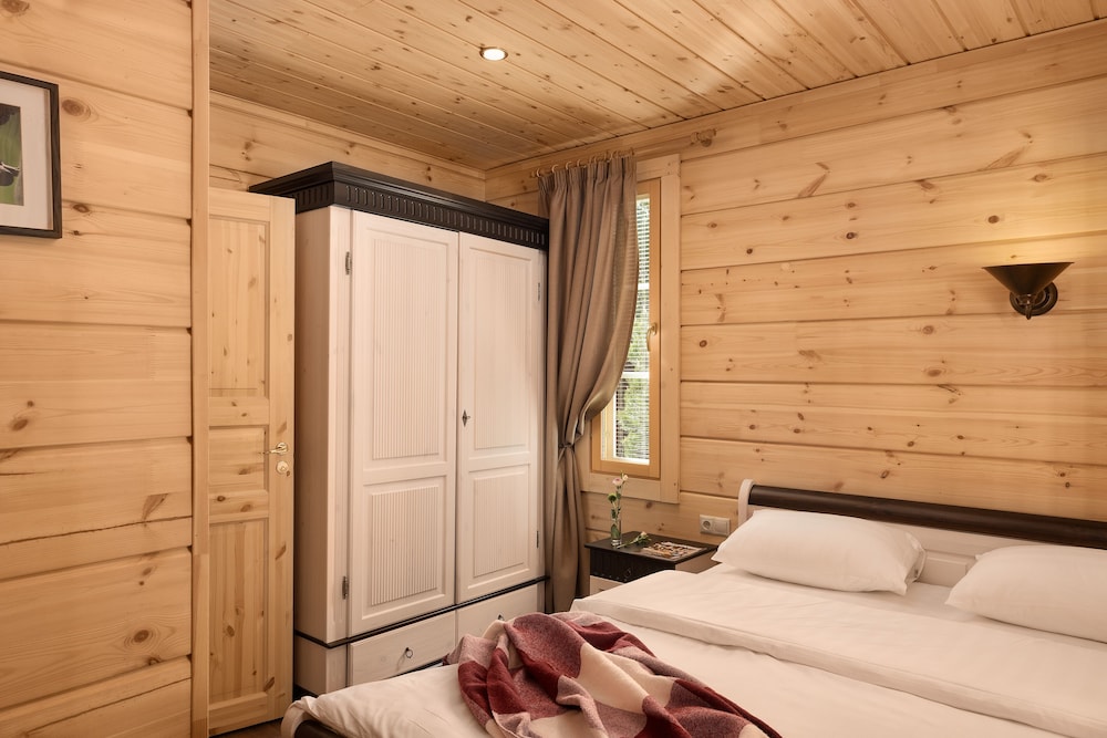 Grand Cottage, Multiple Beds, Non Smoking, Garden View photo 1