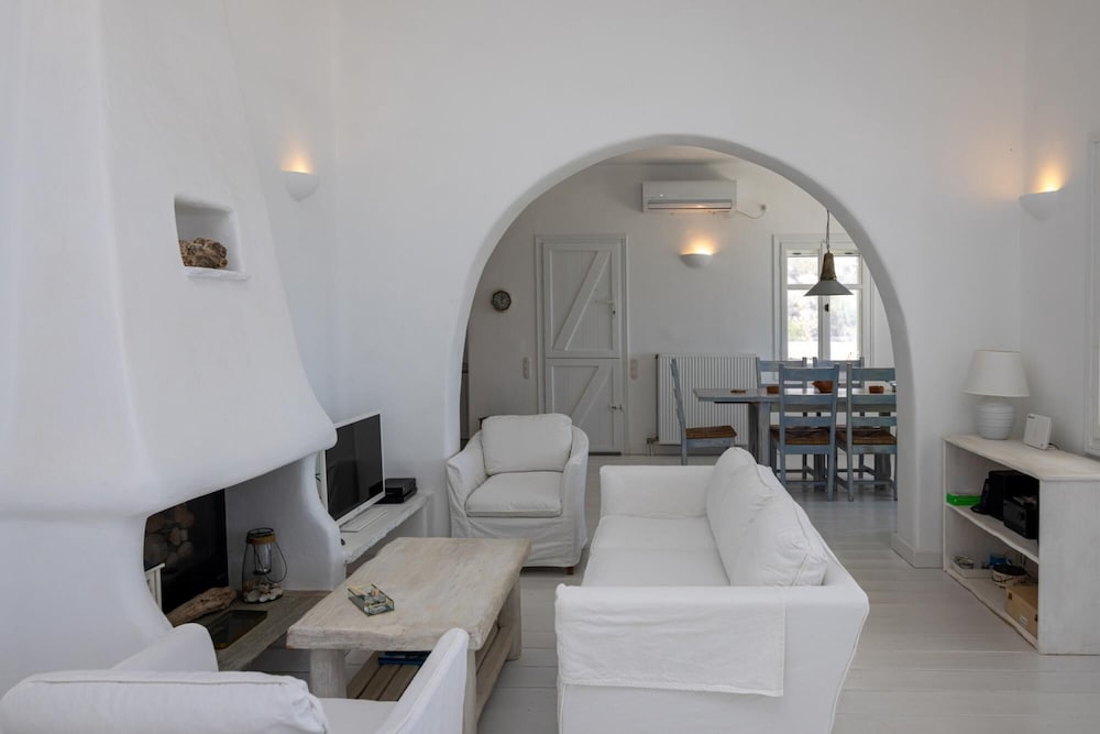 Villa photo 3