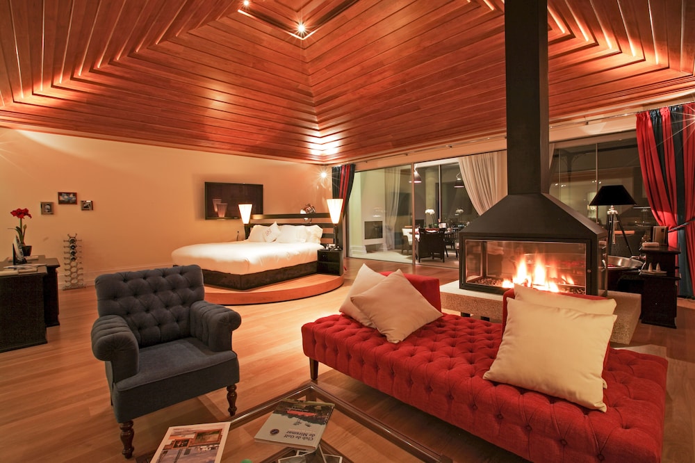 Bacchus Suite - Panoramic River and City View - Floor 9 of main building photo 3
