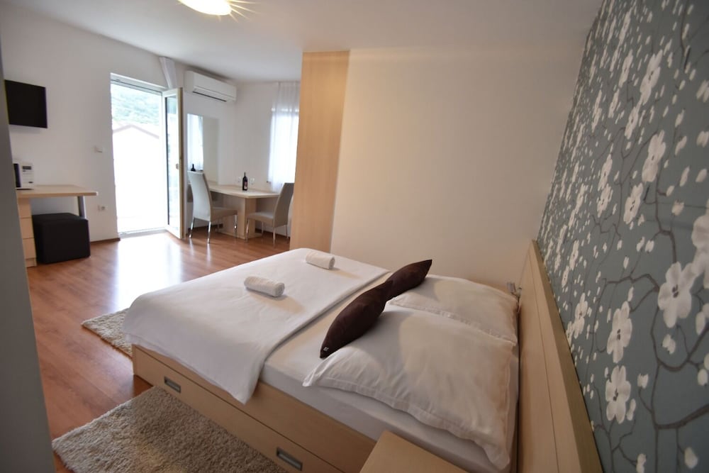 Studio (Ante - mountain view and sea view - S)