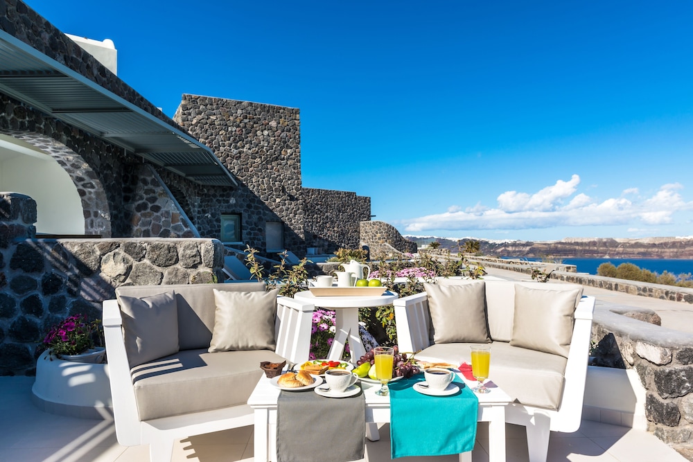 Elements Suite with Outdoor Private Pool and Indoor Heated Tub, Sea View