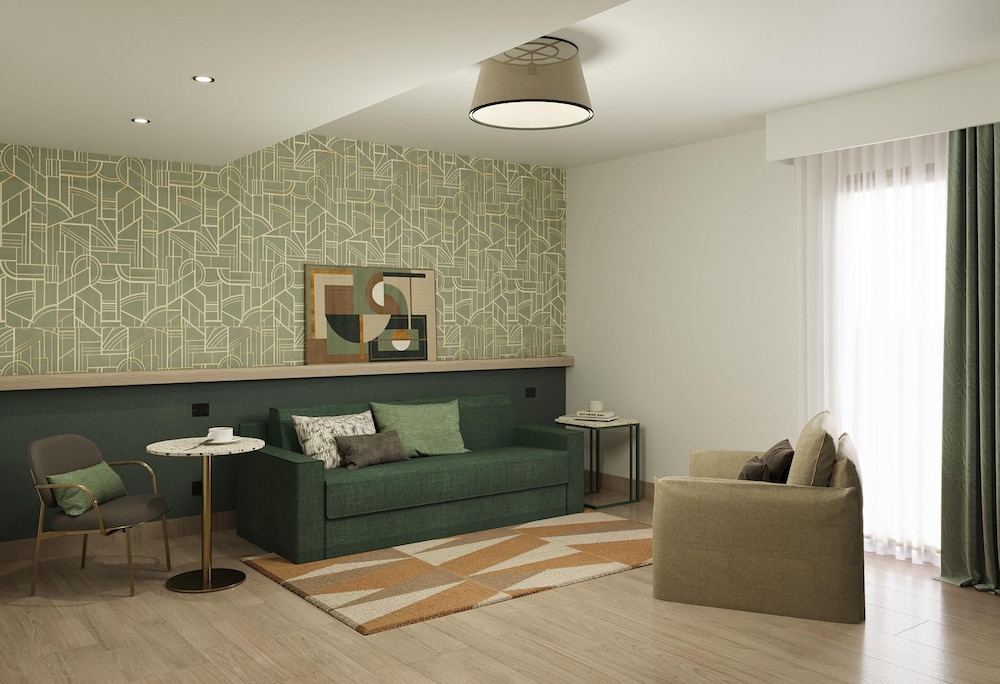 Executive Room, 1 King Bed, Non Smoking (Living Room;with Sofabed) - Photo 4