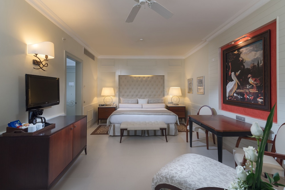 Suite (Butler, Swim Out)