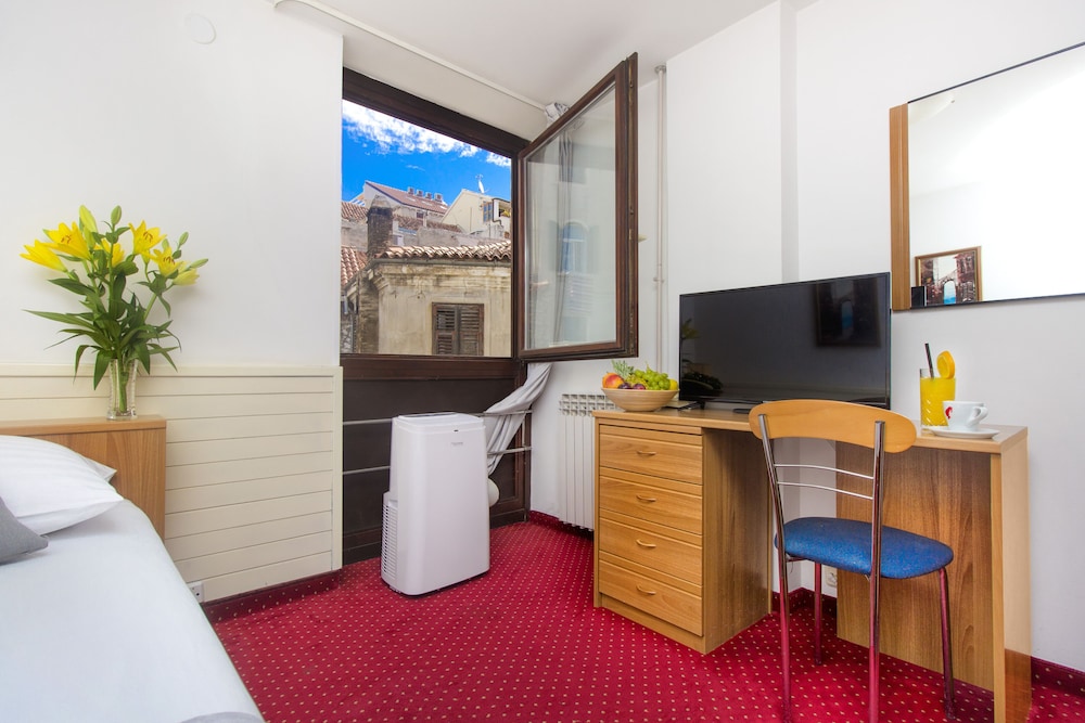 Double Room, Sea View - Photo 2