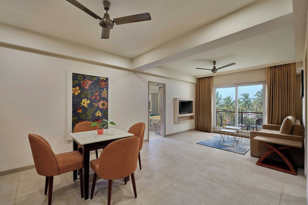 Suite, 1 Queen Bed (View) - Photo 2