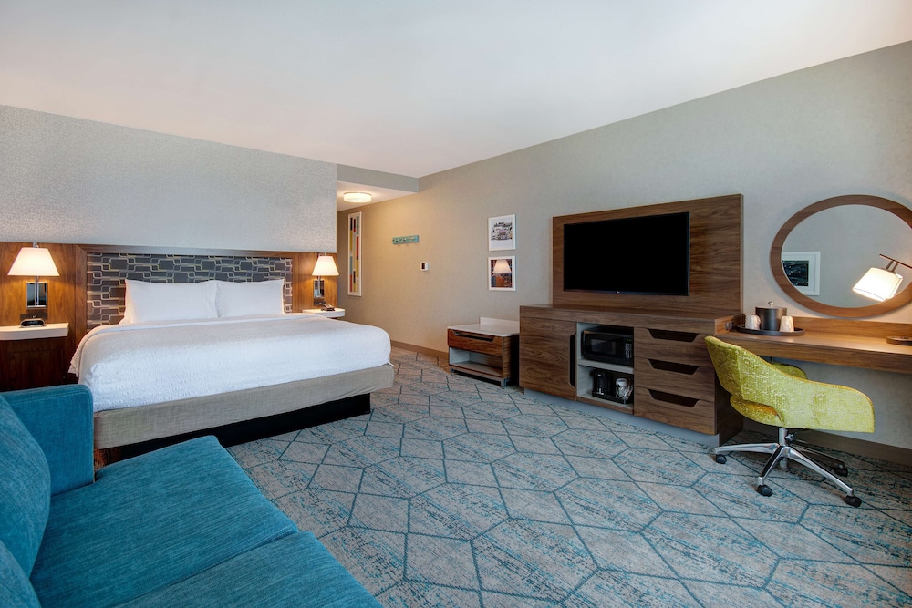 Standard Room, 1 King Bed, Accessible, Refrigerator & Microwave - Photo 2