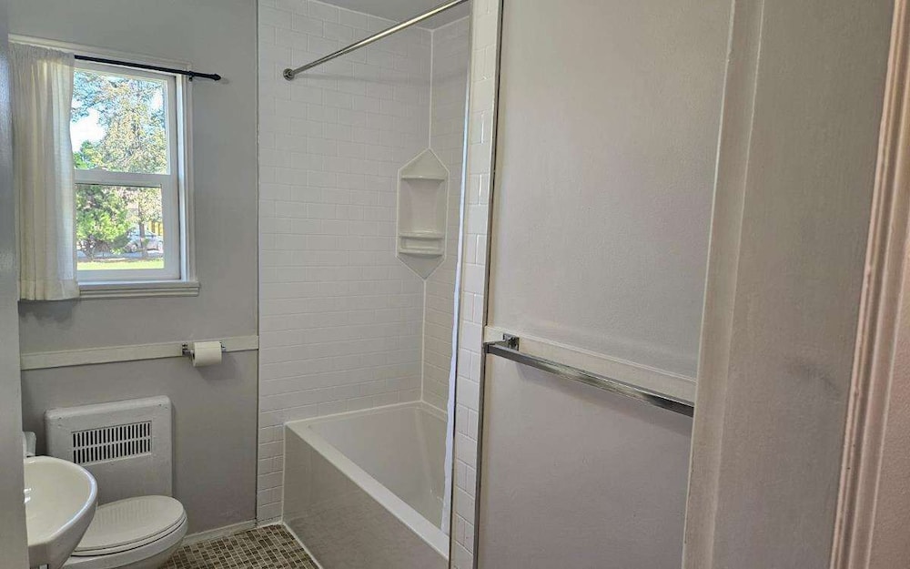 Comfort Suite, 2 Bedrooms, Kitchen - Photo 9