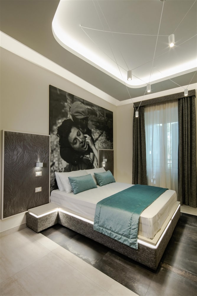 Superior Double Room, 1 Queen Bed with Sofa bed photo 3