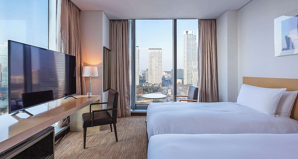 Deluxe Room, 2 Twin Beds, Non Smoking, Park View - Photo 1