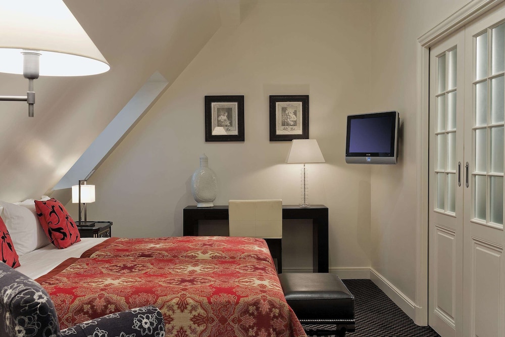 The Penthouse Suite (2 rooms & 2 bathrooms & living room) photo 2