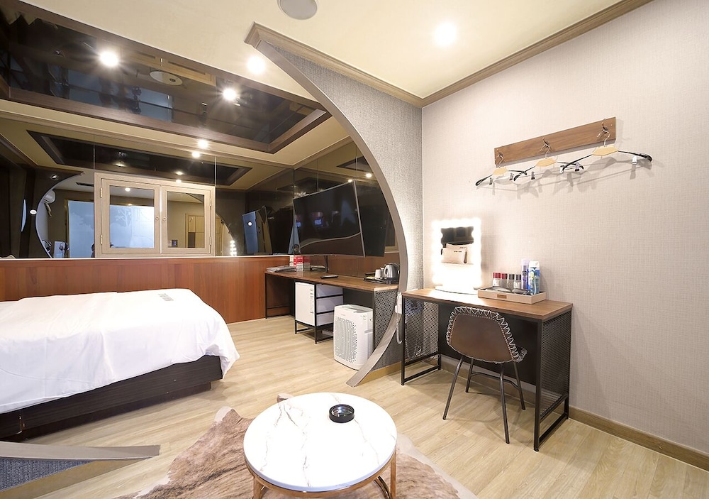 Premium Double Room (A) - Photo 7