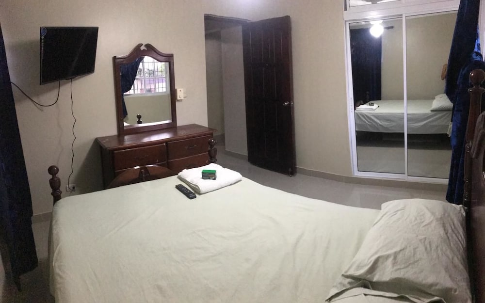 Basic Double Room Single Use, Multiple Beds, Smoking photo 3