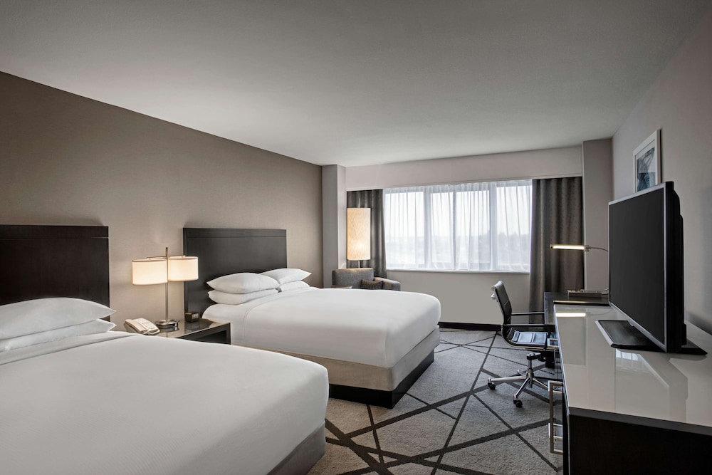 Basic Room, 2 Queen Beds photo 3
