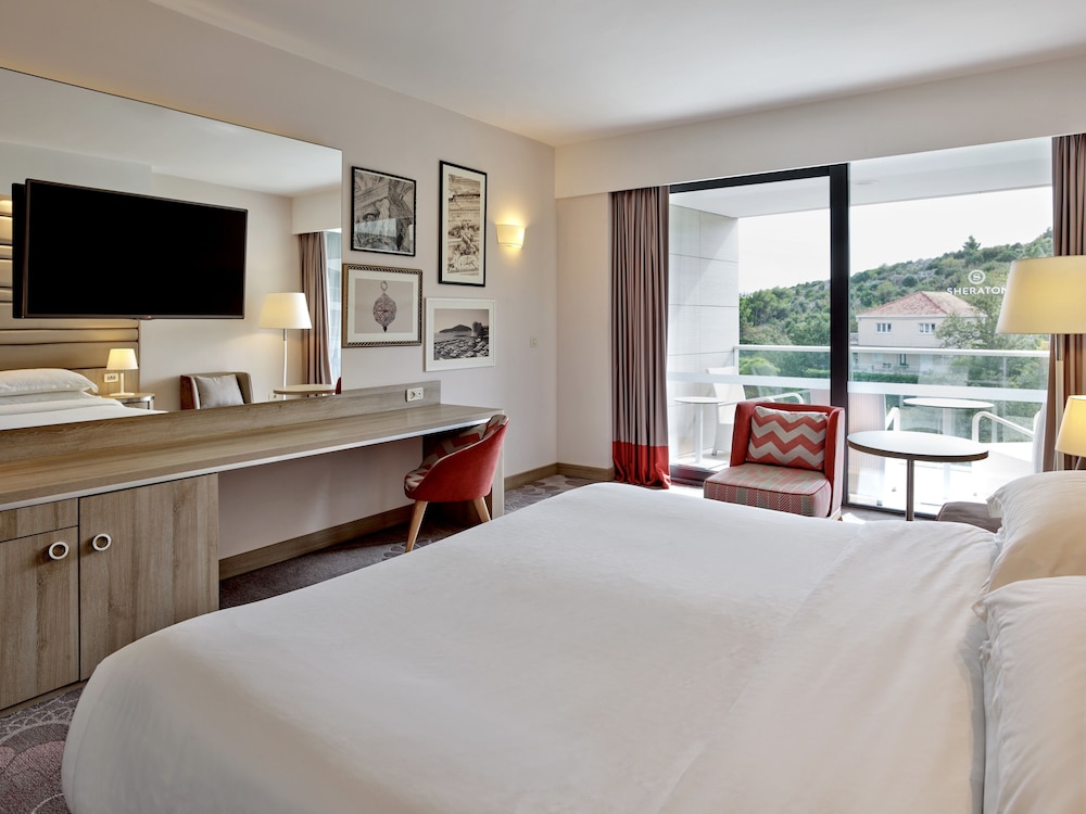 Classic Room, 1 King Bed, Courtyard View