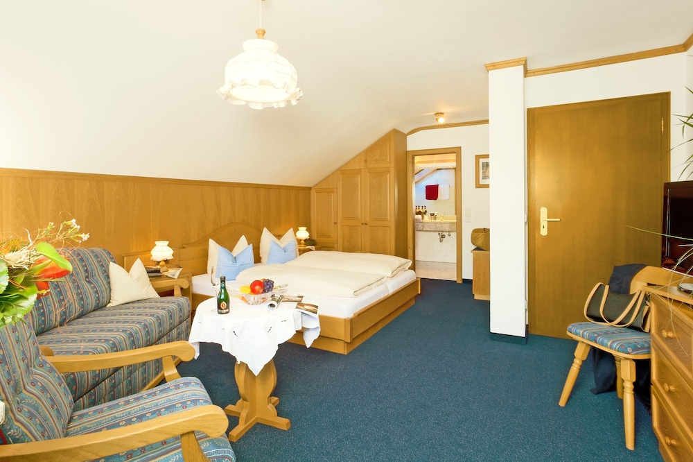 Comfort Room, 1 Bedroom, Ensuite photo 2