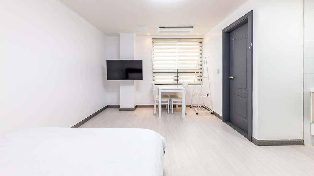 Basic Room, 1 Bedroom (204) - Photo 10