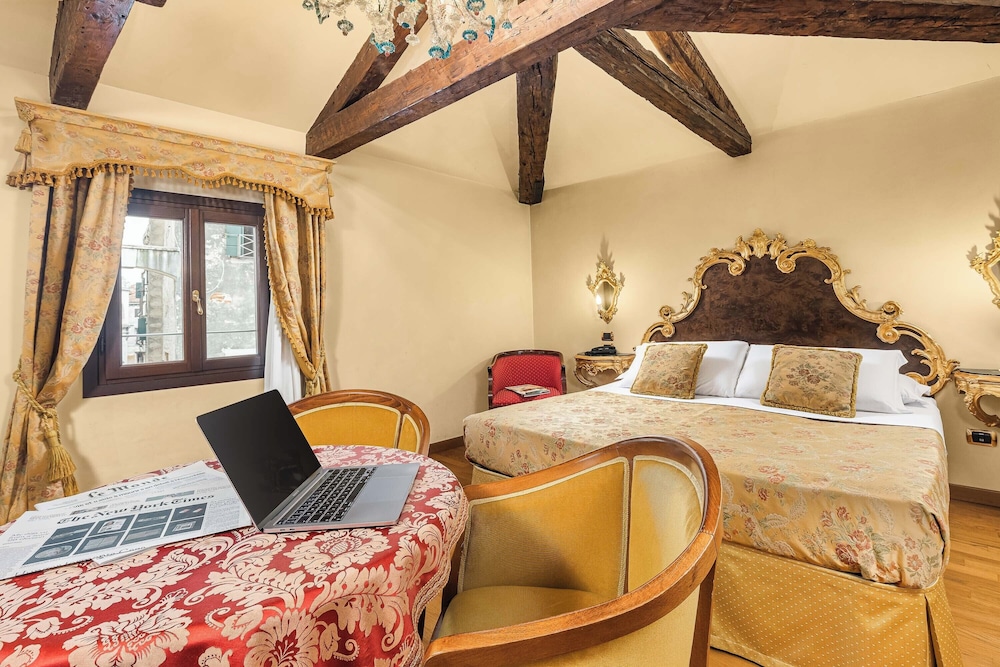 Deluxe Quadruple Room (Platinum)