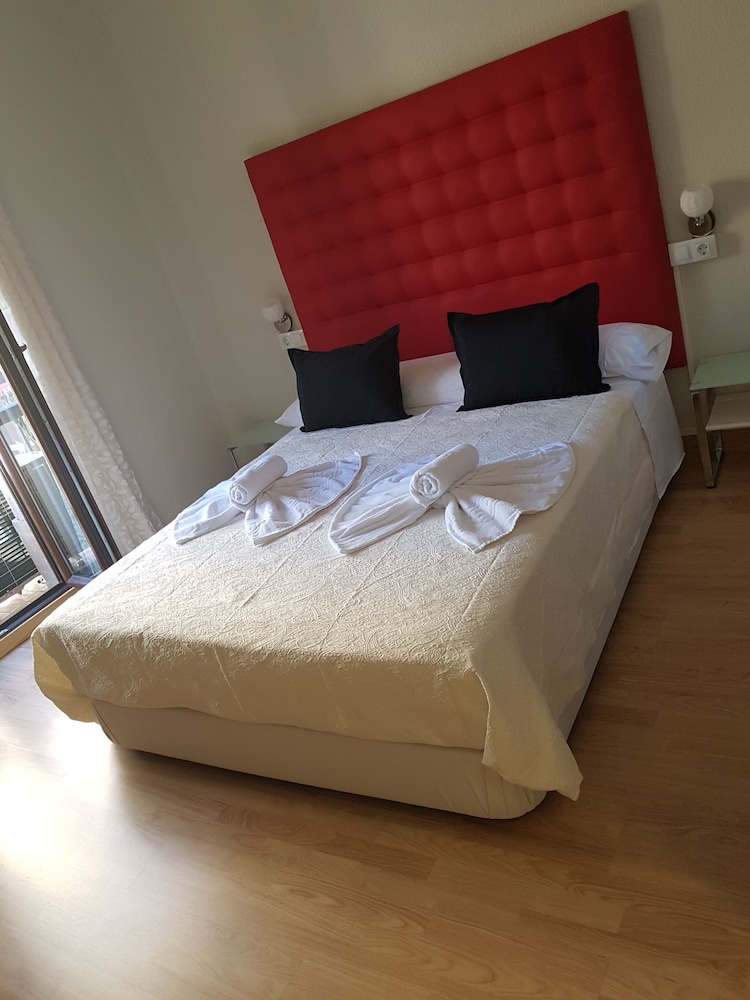Suite, Baño Privado, Vista a la Ciudad (Roja)