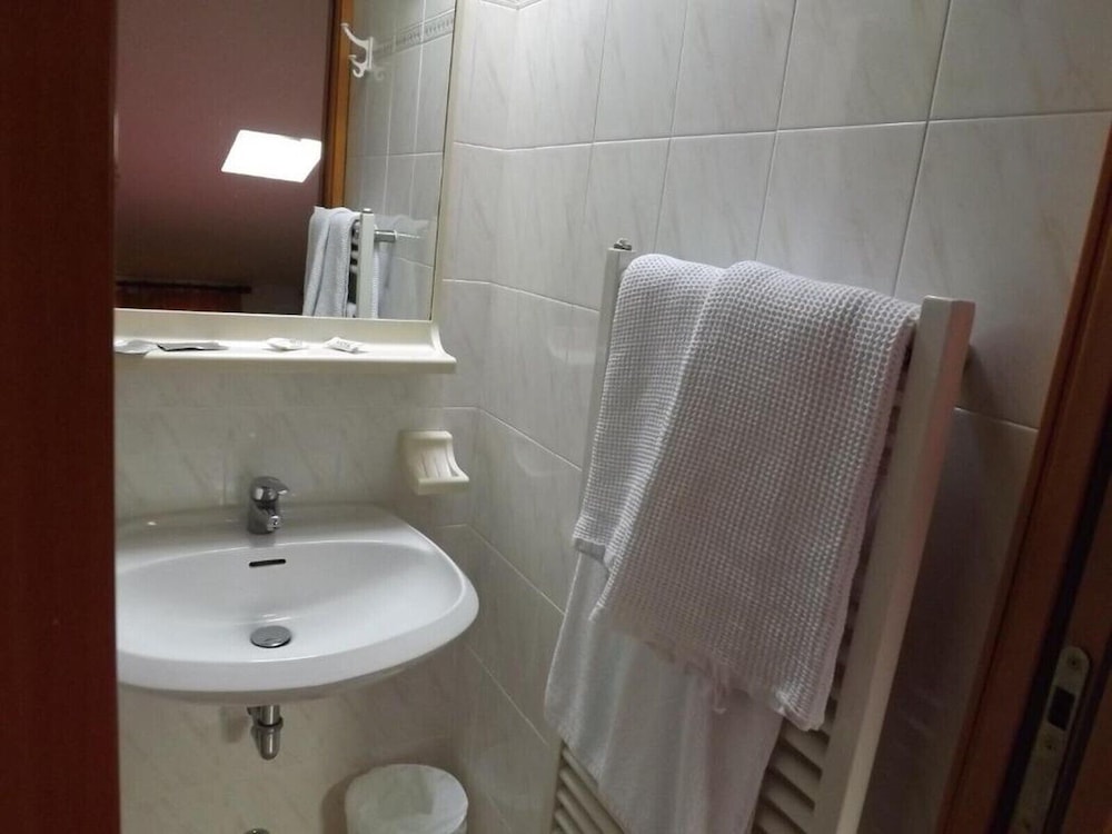 Basic Triple Room photo 2