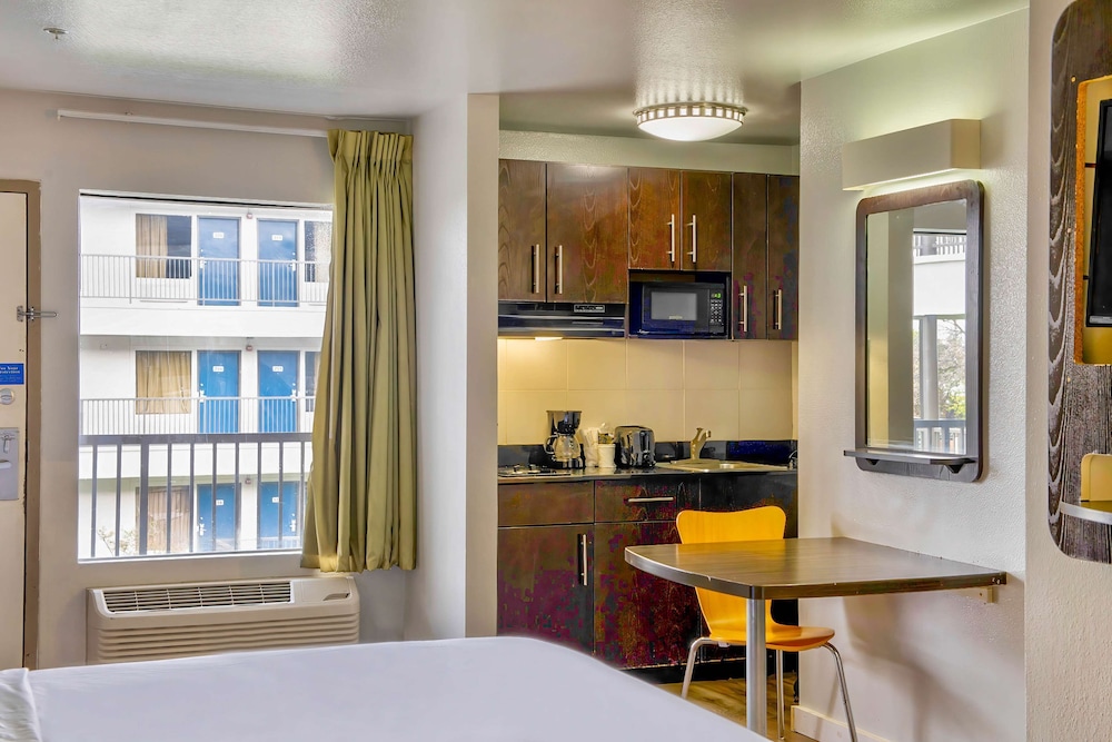 Standard Suite, 1 King Bed, Accessible, Non Smoking
